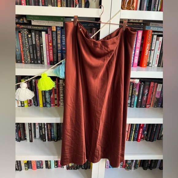 Abercrombie & Fitch Dresses & Skirts - Abercrombie & Fitch burnt orange silky pull on elastic waist slip midi skirt